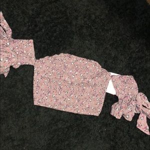 Very cute purple floral crop top. 🌸